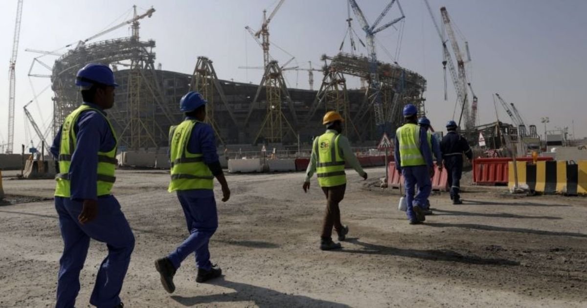 Qatar 6500 Travailleurs Seraient Morts Sur Les Chantiers De La Coupe