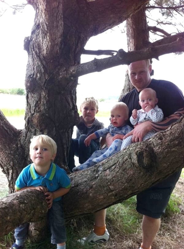 Tragic father James Green died in his sleep leaving his wife Cloe Green and his 8 children. L-R, Levi, Leo, Oliver, Megan Picture: photo-features.co.uk Mobile: 07966 96672 email: jeremy@durkinphotoservices.com 41 Boat Dyke Rd Upton Norwich Norfolk NR13 6BL