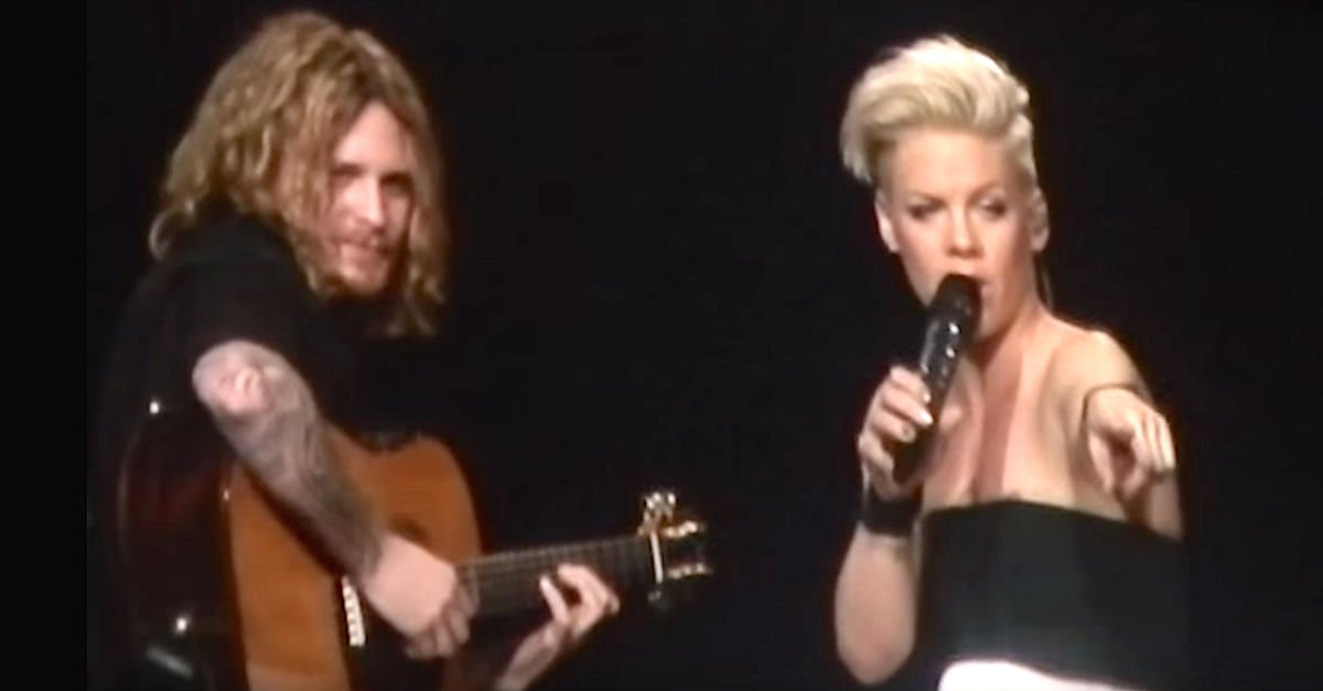 Pink Stopped Her Concert Mid-Song To Address Crying Little ...