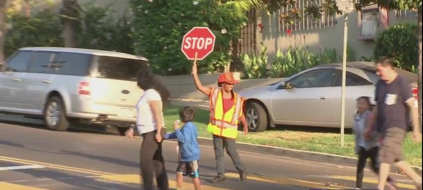 Heroic Crossing Guard Hears Screams For Help And Does The UNTHINKABLE! 2016 12 29 오후 2.33.24 - Heroic Crossing Guard Hears Screams For Help And Does The UNTHINKABLE!