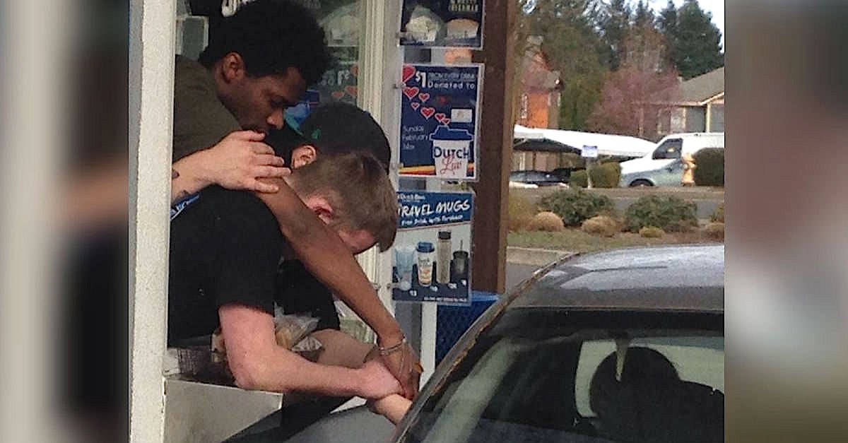 12525160 10206292457085408 4264298833397738431 o copy1.jpg?resize=1200,630 - Photo Capturing Dutch Bros. Employees’ Act Of Kindness Is Going Viral