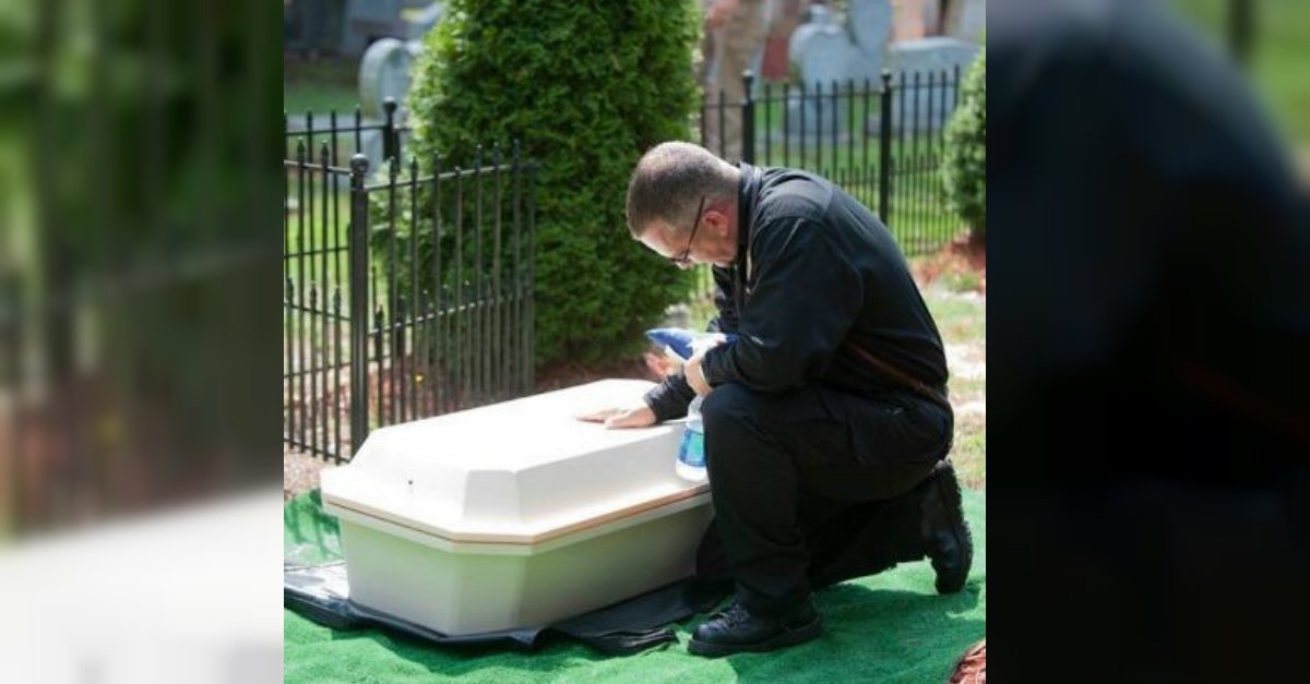 copdog1.jpg?resize=412,232 - Police Officer Honored His Beloved K-9 Partner By Saving Another Dog From Death Row