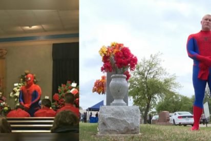 officer spiderman 1 412x275.jpg?resize=412,275 - Police Officer Dressed Up As Superhero At 5-Year-Old Boy’s Funeral