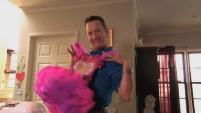 tom hanks beauty pageant 412x232.jpg?resize=412,232 - Tom Hanks Appeared On Toddlers & Tiaras With His Daughter's Pink Dress!