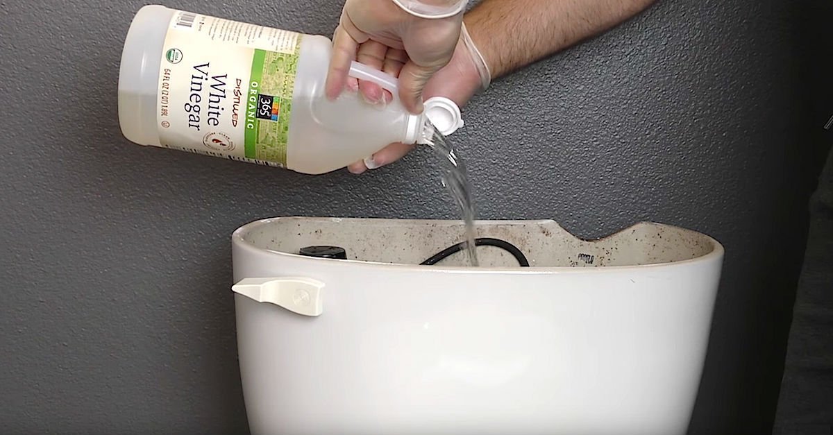 vinegar1.jpg?resize=412,275 - Here Are 7 Genius Cleaning Tricks For Your Bathroom