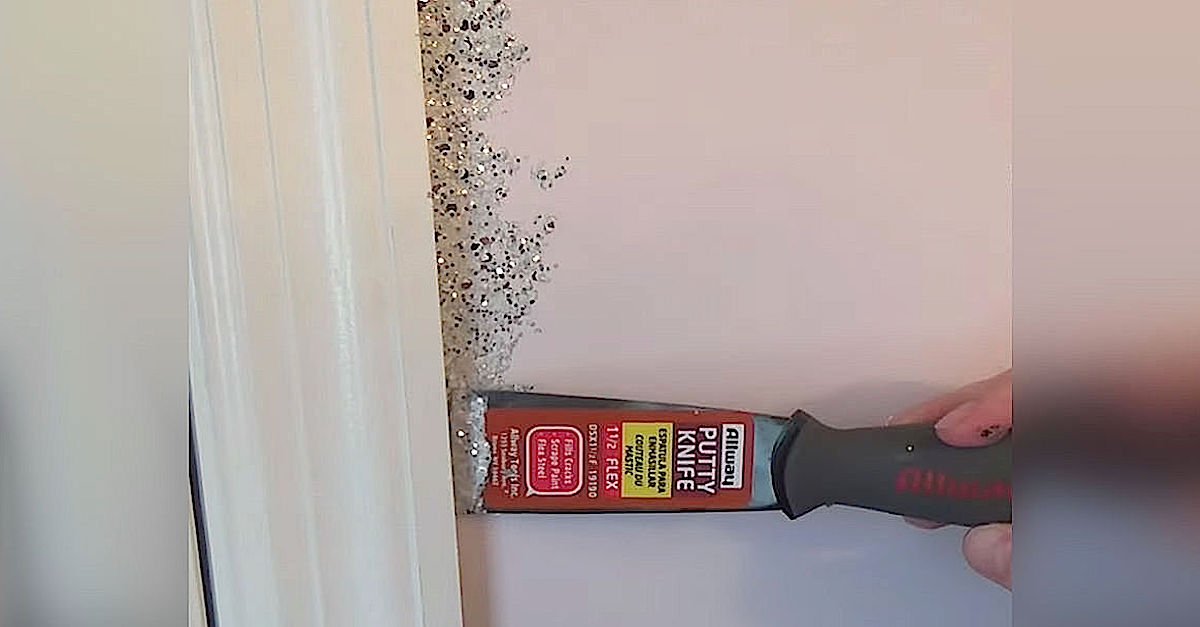 wall.jpg?fit=1024%2C535&ssl=1&strip=all - Woman Renovated Her Home By Gluing Glitters All Over The Walls