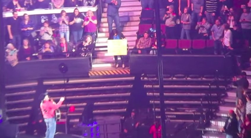 Garth Brooks.png?fit=846%2C467&ssl=1&strip=all - Garth Brooks Sings "Happy Birthday" At His Concert, But Fan Cries As He Starts Another Song