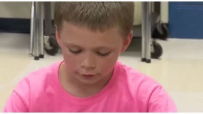 bullied pink 412x232.jpg?resize=412,232 - Boy Gets Teased For His Pink Shirt.. Later, He Texts His Mom With This Unbelievable Photo