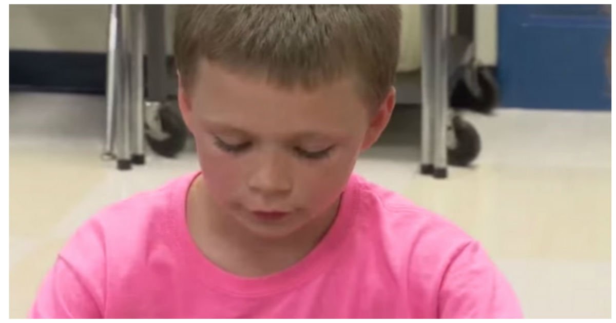 bullied pink.jpg?resize=1200,630 - Boy Gets Teased For His Pink Shirt.. Later, He Texts His Mom With This Unbelievable Photo
