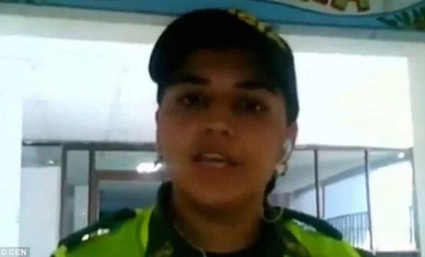 colombian-officer-breastfeed-1