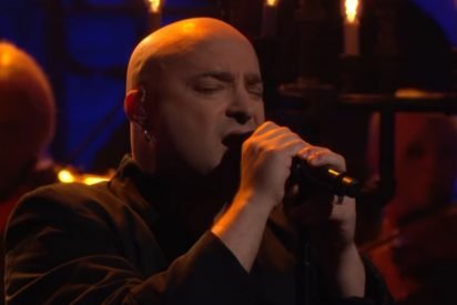 disturbed covers simon and garfunkel 412x275.jpg?resize=412,275 - Heavy Metal Band Disturbed Made A Cover Of 'The Sound Of Silence'