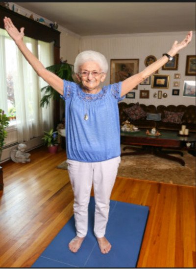 After Suffering From A Severe Kyphosis, An 86-Year Old Woman Shared How ...