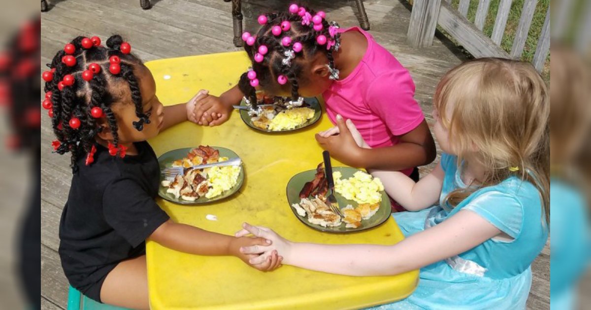 kids pray over breakfast.jpg?resize=1200,630 - Mother Proudly Shared Picture Of Her Daughters Holding Hands While Praying Before The Meal