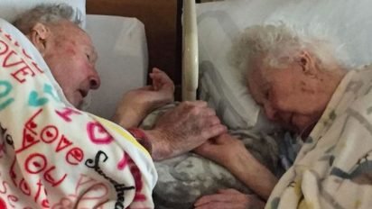 married 77years heaven together 412x232.jpg?resize=412,232 - Loving Couple Held Hands As They Drifted Off To Heaven Together After 77 Years Of Marriage