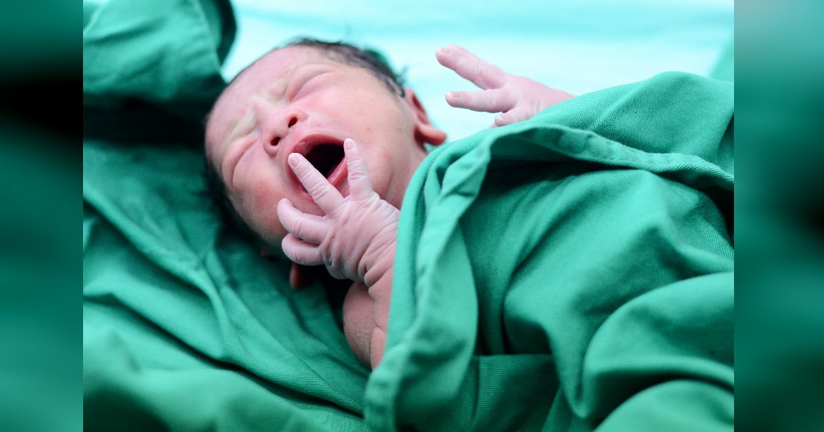 Baby Is Born But Mother Cannot Hear Her Baby Crying Due To Amniotic Sac 