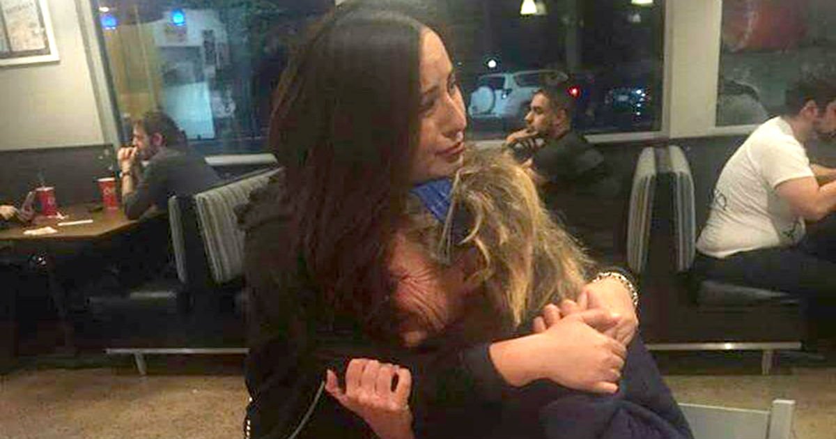 emotional hug homeless woman.jpg?resize=1200,630 - 'I Held Her Tight And Let Her Let It Out': A Homeless Woman Broke Down In Stranger's Arms