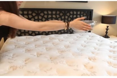 mattress baking soda cover 412x275.jpg?resize=412,275 - Simple Way To Clean A Mattress In 30 Minutes With Baking Soda