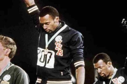 real peter norman story 412x275.jpg?resize=412,275 - Peter Norman: The Story Of The Champion That No One Paid Attention To