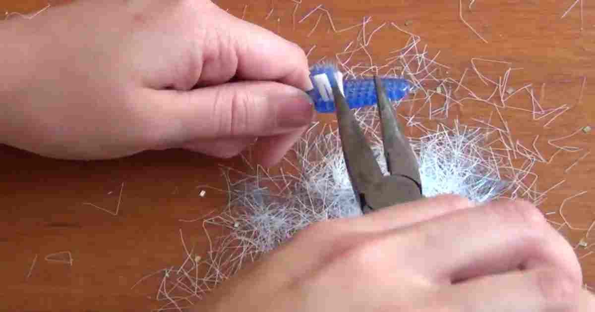 toothbrush bracelets.jpg?resize=1200,630 - Woman Pulled The Bristles Out Of Cheap Toothbrushes And Transformed Them Into Bracelets!