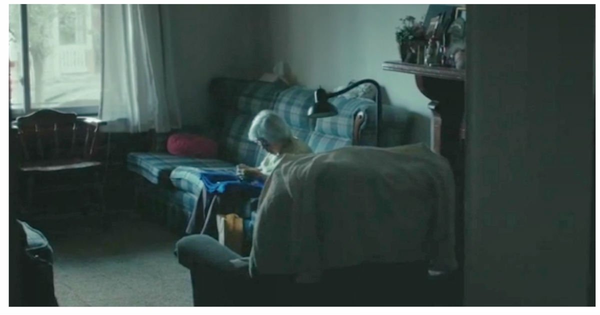 voyager film senior citizen.jpg?fit=1024%2C538&ssl=1&strip=all - Social Worker Sees What 98-Year-Old Woman Does To Stay Sane, Then Breaks Down