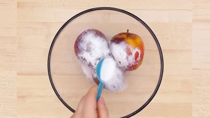 apple1 412x232.jpg?resize=412,232 - Wax-Covered Apples Are Not Good For Your Health - Here's How To Wash Them Using Baking Soda