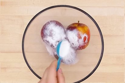 apple1 412x275.jpg?resize=412,275 - Wax-Covered Apples Are Not Good For Your Health - Here's How To Wash Them Using Baking Soda
