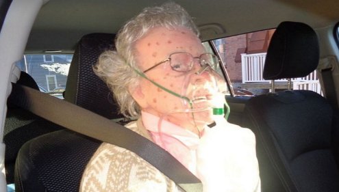 路上で酸素呼吸器をつけたまま遺体として発見された老女の正体 Hachibachi