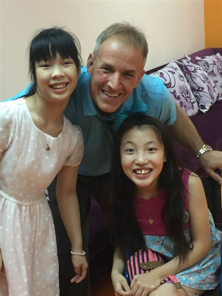 Gene, Avery and Molly Lumpkins. Image via Madison Lumpkins.