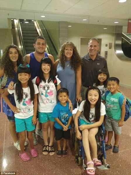 The entire Lumpkins family. Image via Facebook.