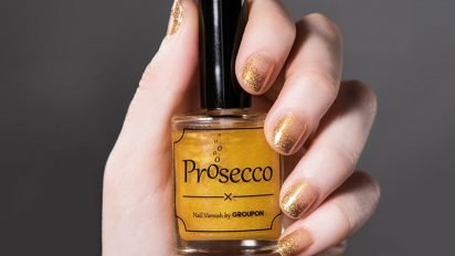 prosecco polish 412x232.jpg?resize=412,232 - L'invention inutile du jour: le vernis au goût de vin italien !