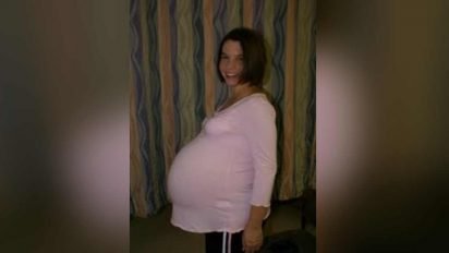 quintuplet pregnancy belly 412x232.jpg?resize=412,232 - Pregnant Mother Who Was Expecting Twins Was Stunned After Doctors Told Her She's Having Quintuplets
