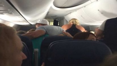tim tebow prayer 412x232.jpg?resize=412,232 - Passenger Had Heart Problems Mid-Flight, A Famous Athlete Came Over And Helped!