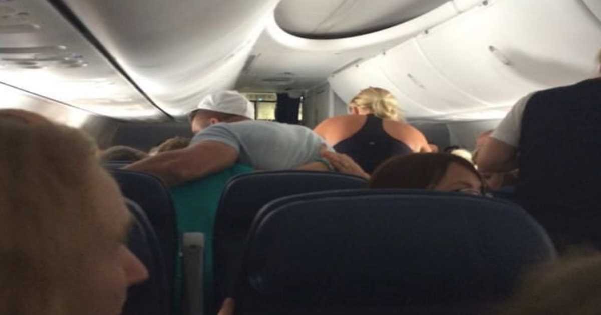 tim tebow prayer.jpg?resize=1200,630 - Passenger Had Heart Problems Mid-Flight, A Famous Athlete Came Over And Helped!
