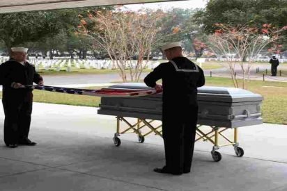 veteran casket teenagers 412x275.jpg?resize=412,275 - Group Of Teenagers Carried The Casket Of Late Veteran Because No One Attended His Funeral