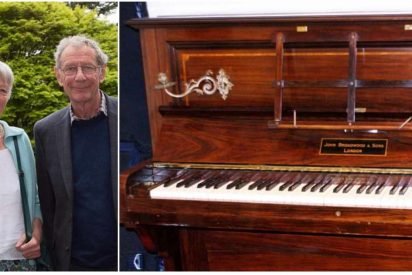 donated piano surprise 412x275.jpg?resize=412,275 - Man Tuned Donated Piano, When He Looked Under The Keys He Found Gold Coins Hidden For Over 75 Years