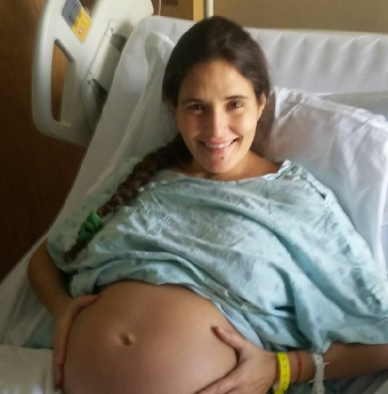 Maria pregnant before her brain surgery. Image via Maria Muñoz Peña / Facebook