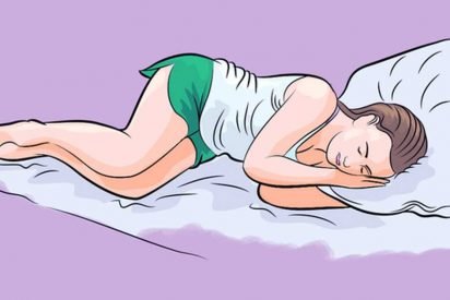 sleep on left side 412x275.jpg?resize=412,275 - 9 Ways Sleeping On Your Left Side Can Improve Your Health