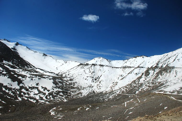 Envie de voyage ? Embarquez sur une des 5 routes les plus dangereuses au monde ! khardungla pass leh - Envie de voyage ? Embarquez sur une des 5 routes les plus dangereuses au monde !