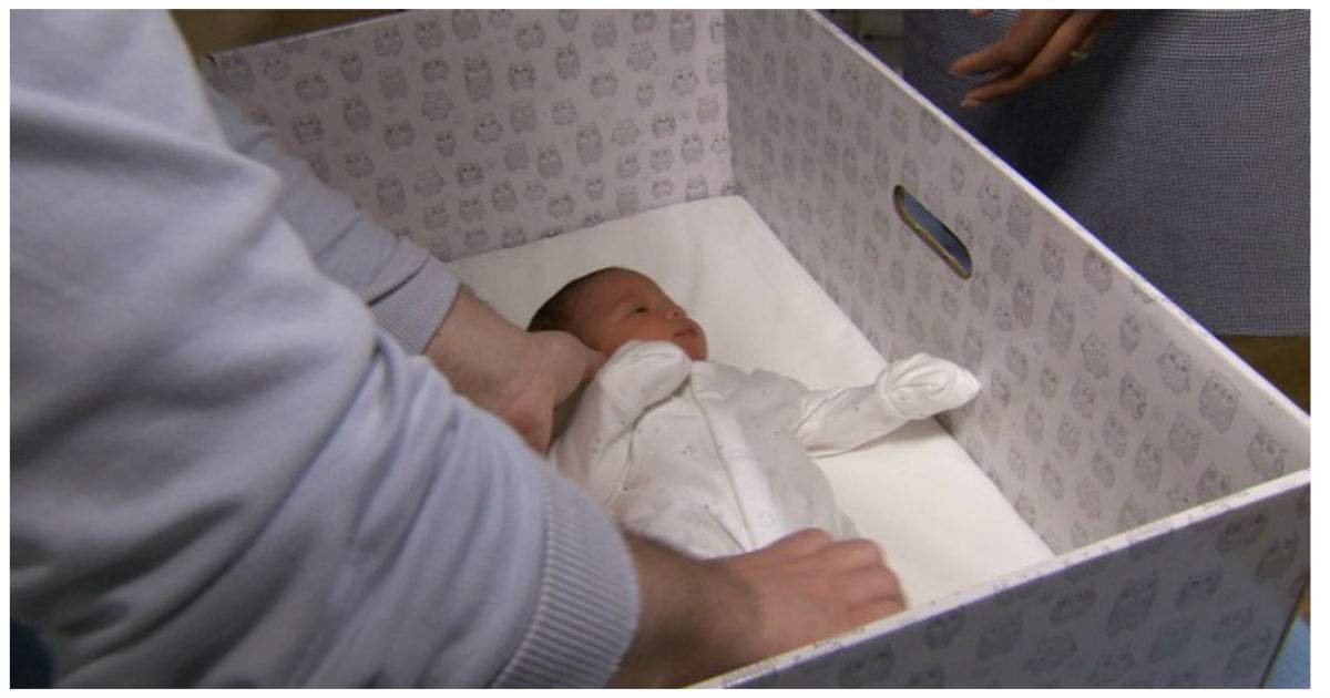 newborn cardboard baby box 4.jpg?resize=412,275 - Doctors Recommend Placing Babies In Special Boxes To Prevent Sudden Unexpected Infant Deaths