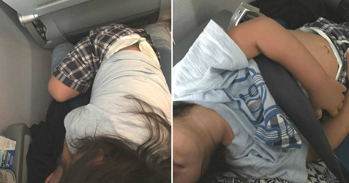 toddler sit mom lap 2.jpg?resize=412,275 - Une maman voyage avec son enfant en bas âge. Comment ils sont été traités pendant le vol, outrage tout le monde