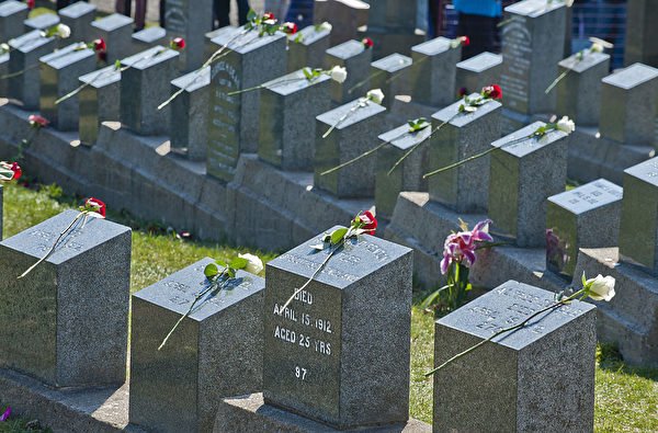 타이타닉 희생자들을 위한 묘지(Photo credit should read ROGERIO BARBOSA/AFP/Getty Images)