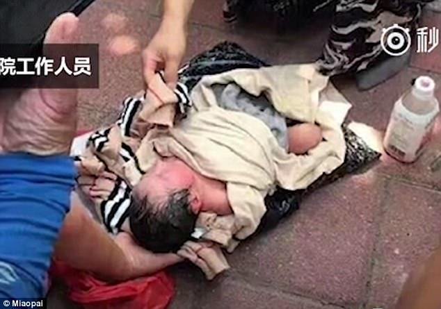 荷物の中から子供の泣き声が…赤ちゃんを宅配荷物で送ろうとした母親 Hachibachi