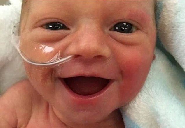 3988315200000578 3853512 image m 3 1476918351373 e1508398595920.jpg?resize=412,232 - Premature Baby Smiles Just Five Days After Being Born