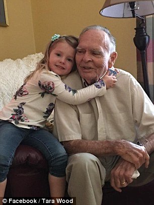 39d2ef9400000578 3884058 image m 13 1477694094712.jpg?resize=412,275 - 4-Year-Old-Girl And 82-Year-Old Widower Befriend