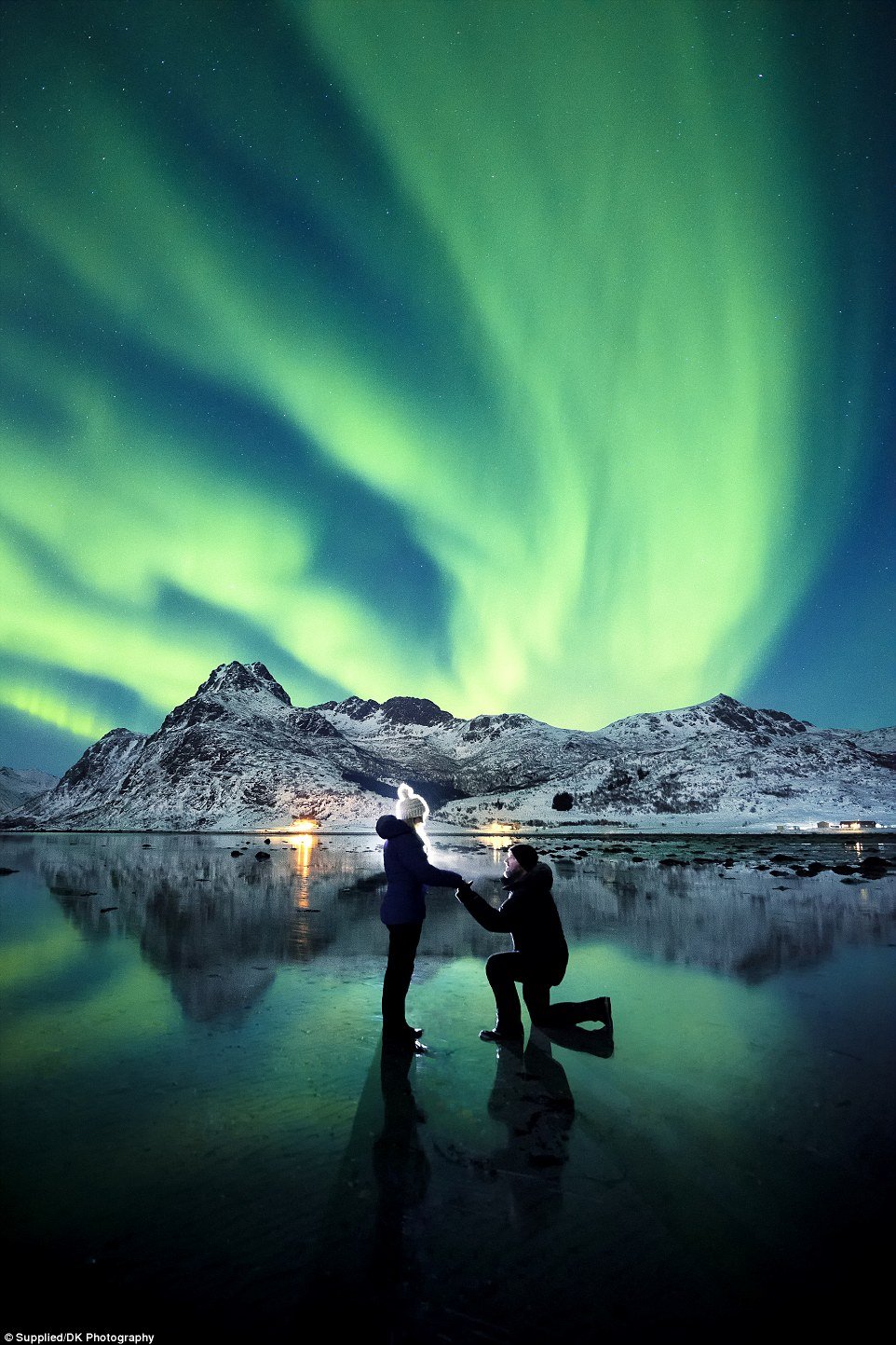 3e0eca2f00000578 4291770 image a 87 1488934377714.jpg?resize=412,232 - Couple Take Breathtaking Proposal Photo With The Northern Lights