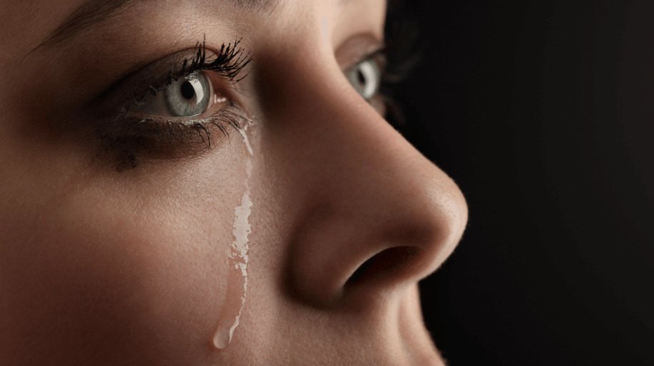 mujer llorando.png?resize=1200,630 - Pessoas que se emocionam com mais frequência são as mais fortes
