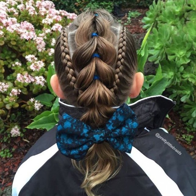 screen shot 2016 11 04 at 10 53 36 - Mom Braids Her Daughter's Hair In A Stunning Way