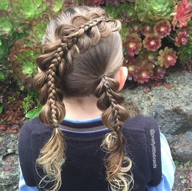 screen shot 2016 11 04 at 10 54 05 - Mom Braids Her Daughter's Hair In A Stunning Way