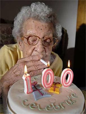 22-funny-old-lady-smoking