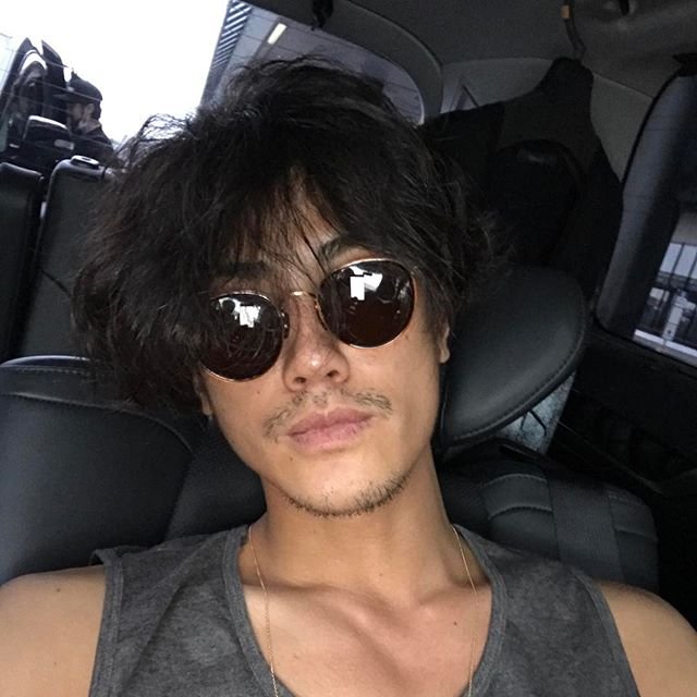 akanishi hitoshi what kind of activity is doing now 5a1652bb178d6.jpg?resize=1200,630 - ﻿脱退後は個人活動をしている赤西仁